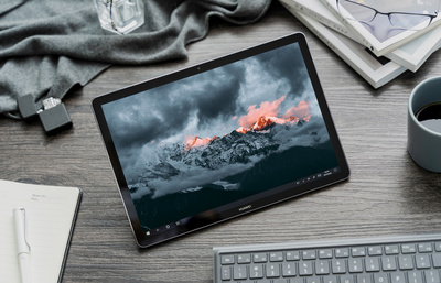 靜物練習 光影中的華為MateBook E二合一筆記本電腦